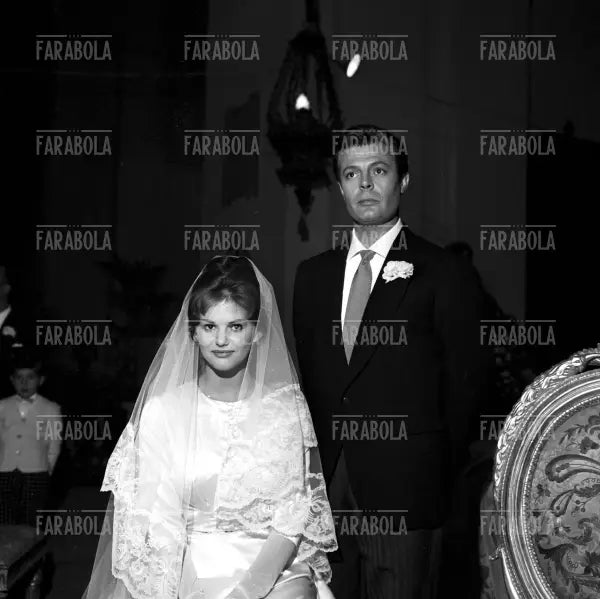 Claudia Cardinale e Marcello Mastroianni sul set del film Il Bell'Antonio, 1960 - Farabola Immagine digitale