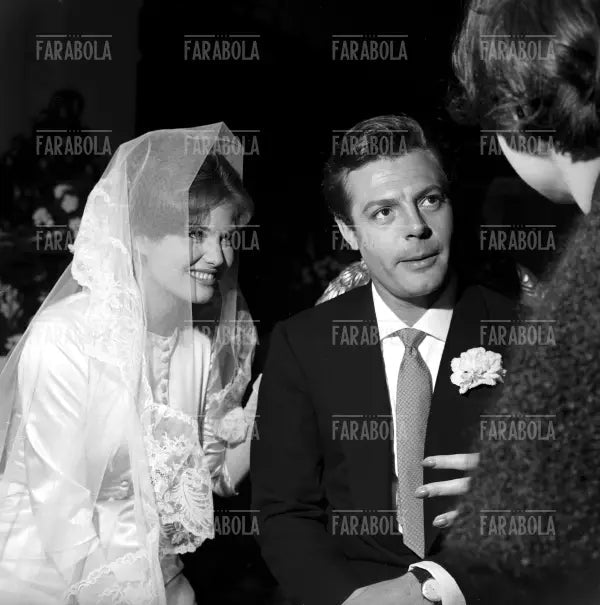 Claudia Cardinale e Marcello Mastroianni sul set del film Il Bell'Antonio, 1960 - Farabola Immagine digitale