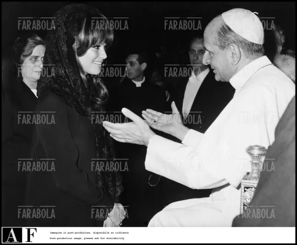 Claudia Cardinale e Papa Paolo VI, Città del Vaticano, 1967 - Farabola Immagine digitale