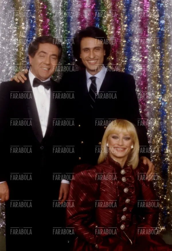 Corrado, Gigi Sabani e Raffaella Carrà, Fantastico 3, 1982 - Farabola Immagine digitale