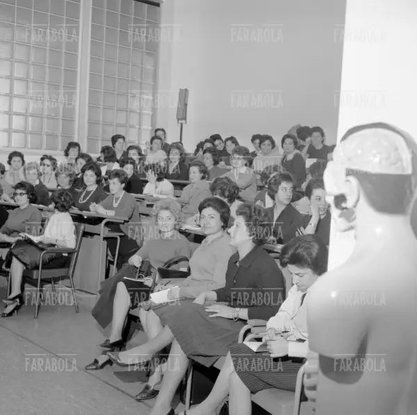 Corso di formazione delle vice - ispettrici di Polizia, Roma, 1961 - Farabola Immagine digitale