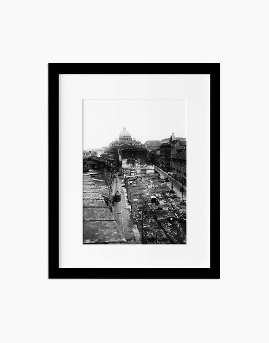Costruzione di via della Conciliazione, Roma 1937 — stampa fine art con cornice nera
