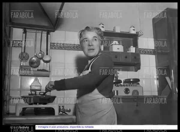 Donna in cucina, 1947 - Farabola Immagine digitale