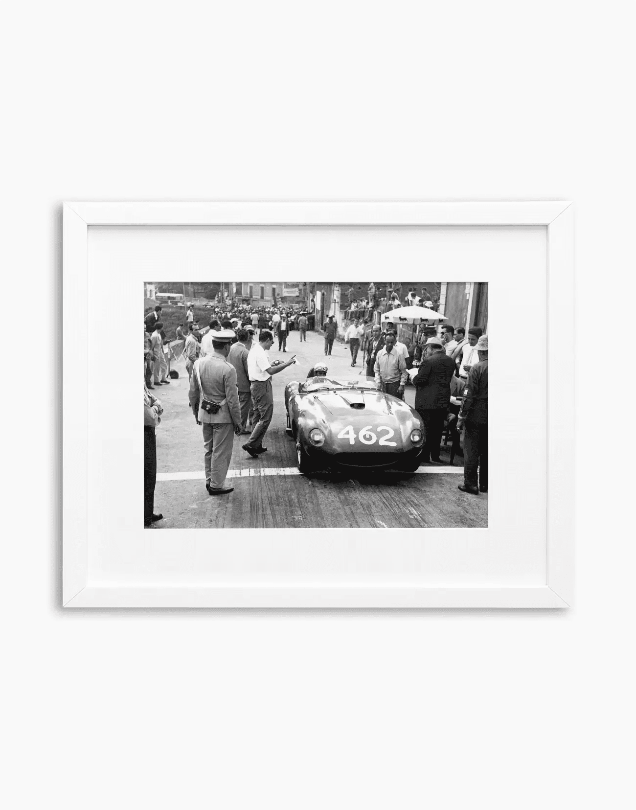 Elio Pandolfo su Ferrari, classica Catania-Etna 1959 - Farabola WhiteWall App Product