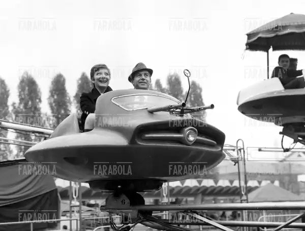 Enrico Maria Salerno con la moglie Valeria Valeri, Milano, 1968 - Farabola Immagine digitale