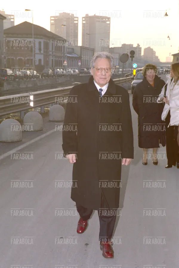 Enzo Jannacci al matrimonio di Paolo Rossi, Milano, 2001 - Farabola Immagine digitale