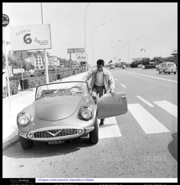 Enzo Jannacci in Versilia, 1968 - Farabola Immagine digitale