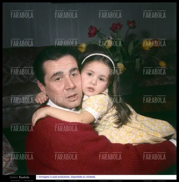 Enzo Tortora con la figlia Silvia, 1966 - Farabola Immagine digitale