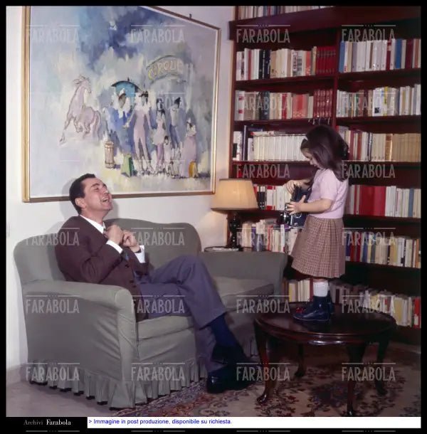 Enzo Tortora con la figlia Silvia, 1966 - Farabola Immagine digitale