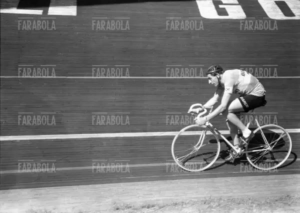 Fausto Coppi durante un meeting al Vigorelli, Milano, 1952 - Farabola Immagine digitale