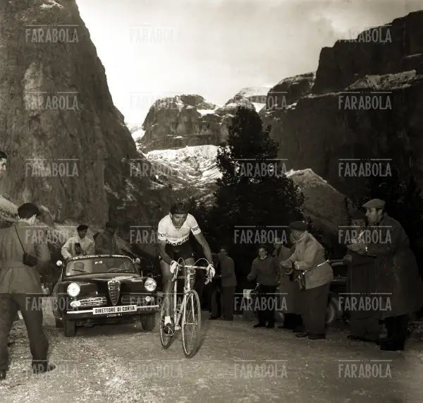 Fausto Coppi sullo Stelvio, Giro d'Italia, 1953 - Farabola Immagine digitale