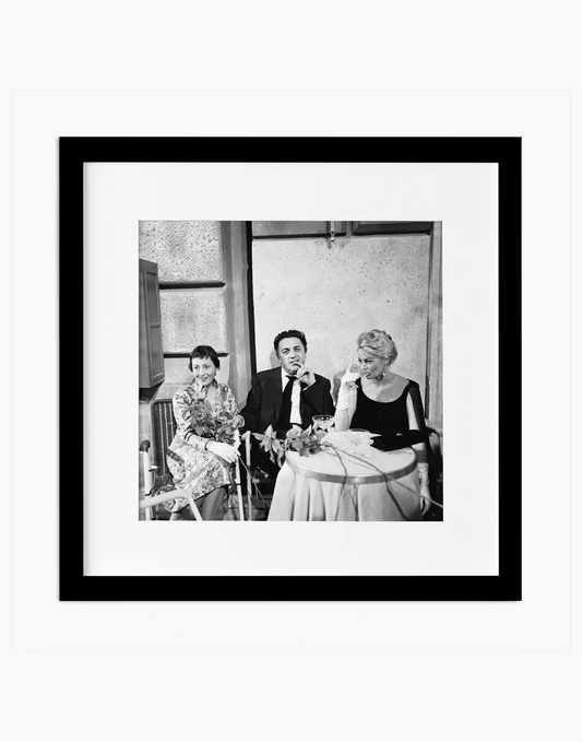 Federico Fellini sul set de La Dolce Vita, 1959 - Farabola WhiteWall App Product