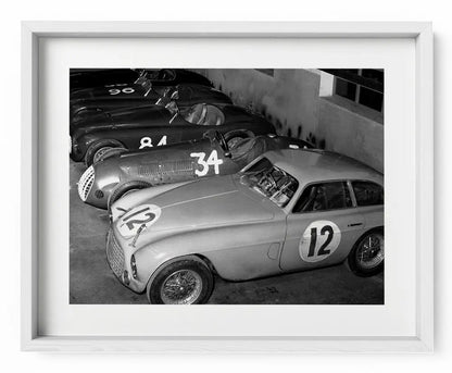 Ferrari nello stabilimento di Maranello, 1950 - Farabola Fotografia