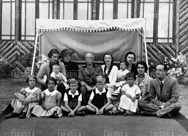 Foto di gruppo della famiglia Savoia, 1934 - Farabola Immagine digitale