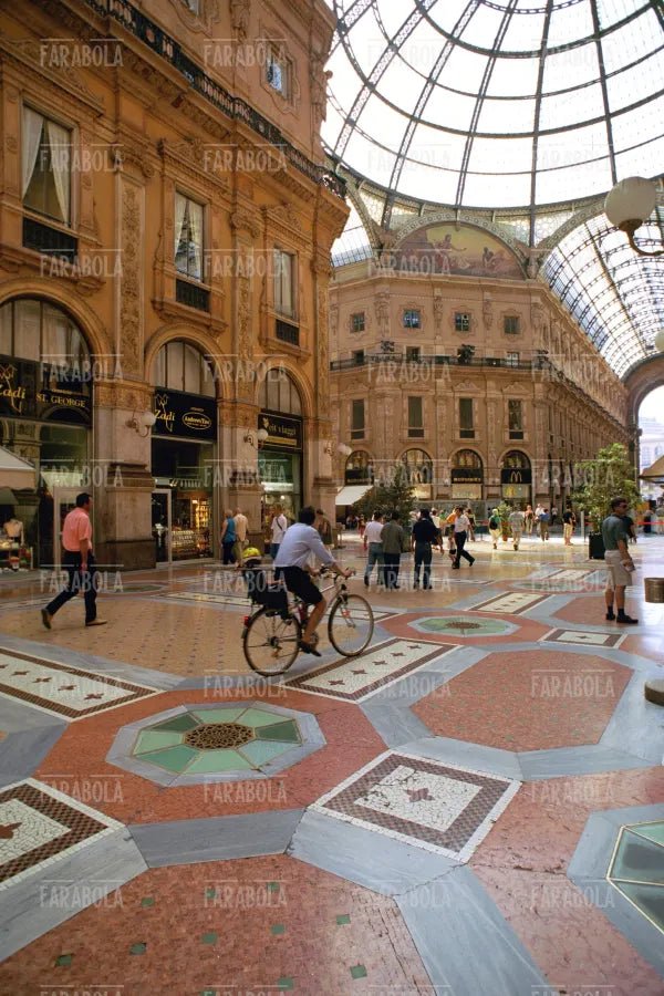 Galleria Vittorio Emanuele II, Milano, 2002 - Farabola Immagine digitale