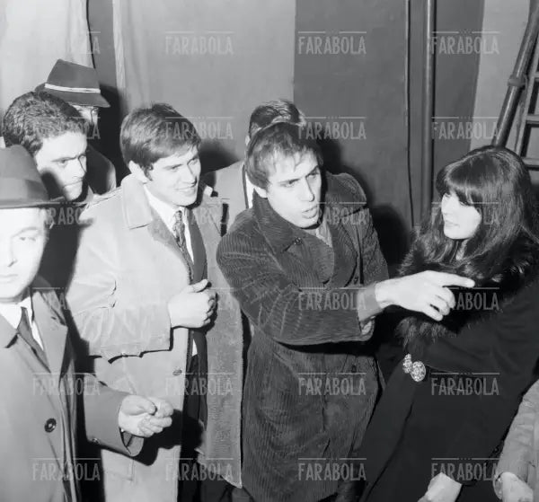 Gianni Morandi, Adriano Celentano e Claudia Mori, serata benefica a Milano, 1969 - Farabola Immagine digitale