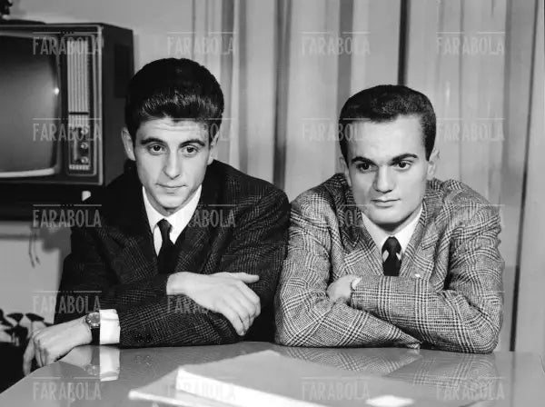 Gianni Rivera e Sandro Mazzola studiano insieme, Milano, 1962 - Farabola Immagine digitale