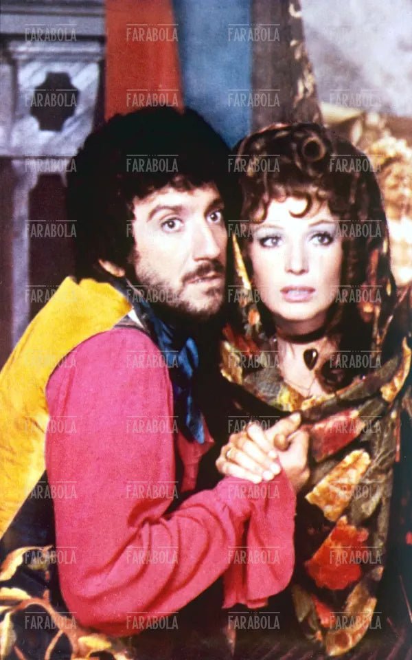 Gigi Proietti e Monica Vitti nel film La Tosca, 1973 - Farabola Immagine digitale