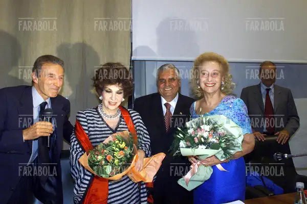 Gina Lollobrigida, Alfonso Gagliano ed Elettra Marconi, 2001 - Farabola Immagine digitale
