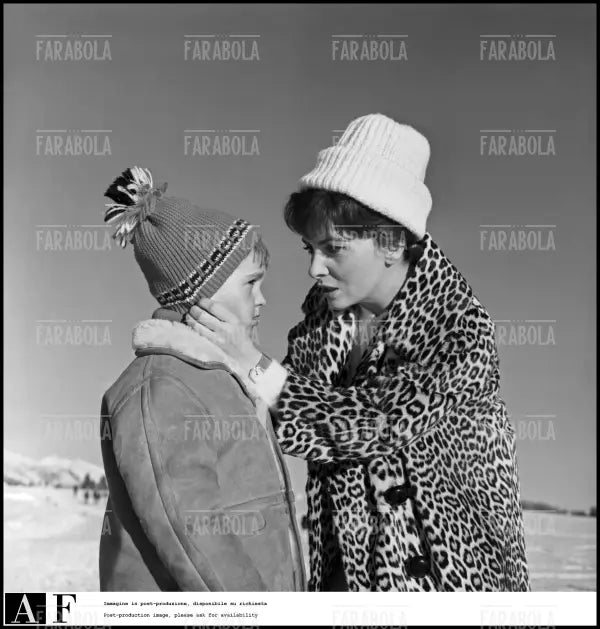 Gina Lollobrigida con il figlio Andrea, Crans - sur - Sierre, 1963 - Farabola Immagine digitale