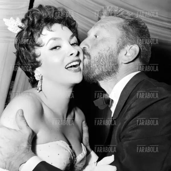 Gina Lollobrigida e Kirk Douglas, 1955 - Farabola Immagine digitale