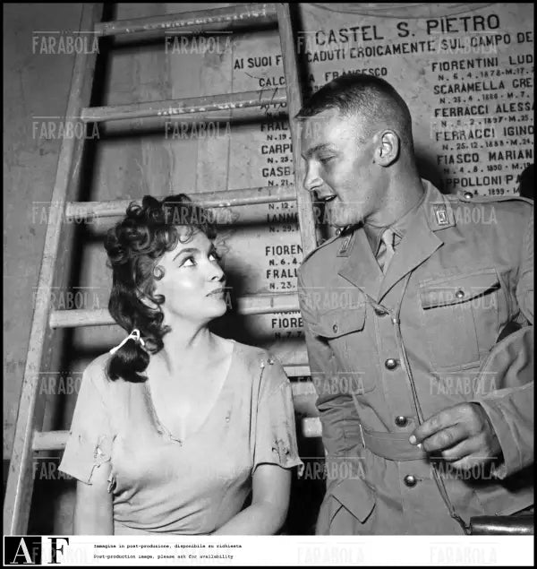 Gina Lollobrigida e Roberto Risso sul set del film Pane, amore e gelosia, 1954 - Farabola Immagine digitale