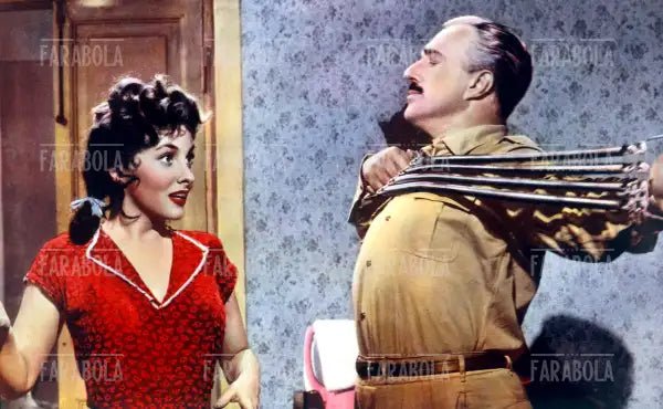 Gina Lollobrigida e Vittorio De Sica nel film Pane, Amore e Gelosia, 1954 - Farabola Immagine digitale