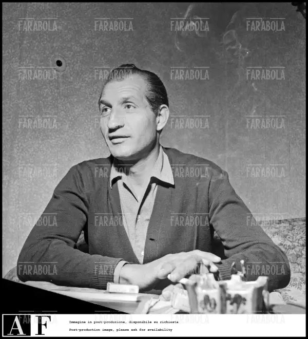 Gino Bartali a casa sua a Siena, 1952 - Farabola Immagine digitale