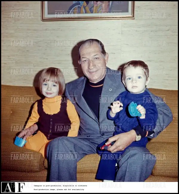 Gino Bartali con i nipoti, anni 70 - Farabola Immagine digitale