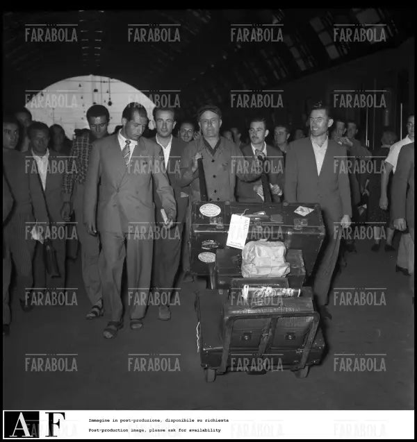 Gino Bartali in Stazione Centrale, 1952 - Farabola Immagine digitale
