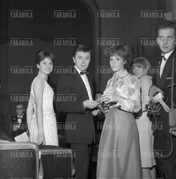 Giogliola Cinquetti, Bobby Solo, Ornella Vanoni e Caterina Caselli, Festival di Sanremo, 1966 - Farabola Immagine digitale