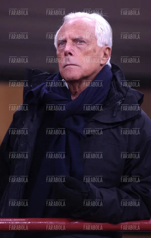 Giorgio Armani allo stadio, Inter vs Milan, 2005 - Farabola Immagine digitale
