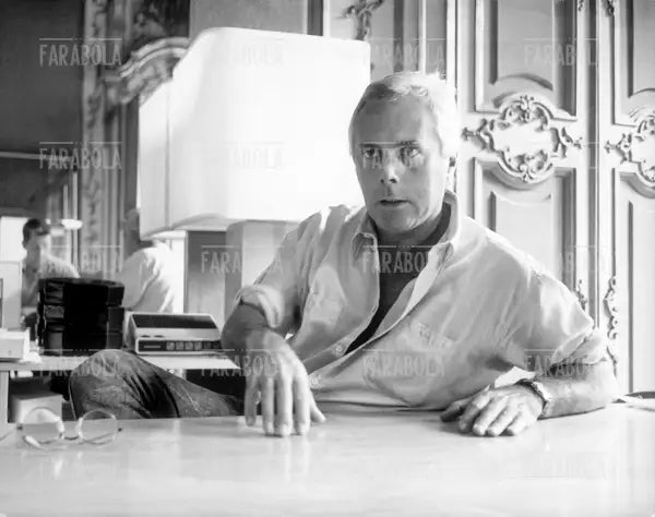 Giorgio Armani nel suo atelier a via Durini, Milano, 1982 - Farabola Immagine digitale