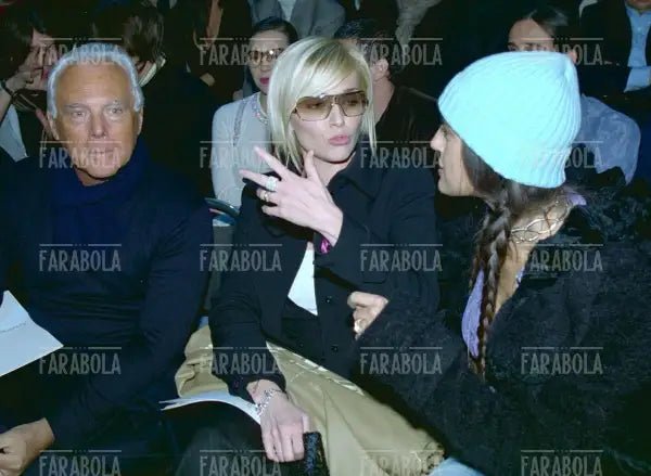 Giorgio Armani, Paola Barale e Rosita Celentano, Milano, 2002 - Farabola Immagine digitale