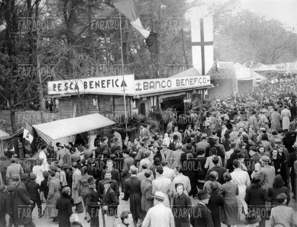 Giostre alla Fiera di San Carlo ai Bastioni di Porta Venezia, Milano, 1941 - Farabola Immagine digitale