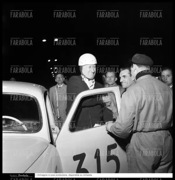 Giovanni Maria Cornaggia Medici su Alfa Romeo 1900SS, Mille Miglia, 1956 - Farabola Immagine digitale