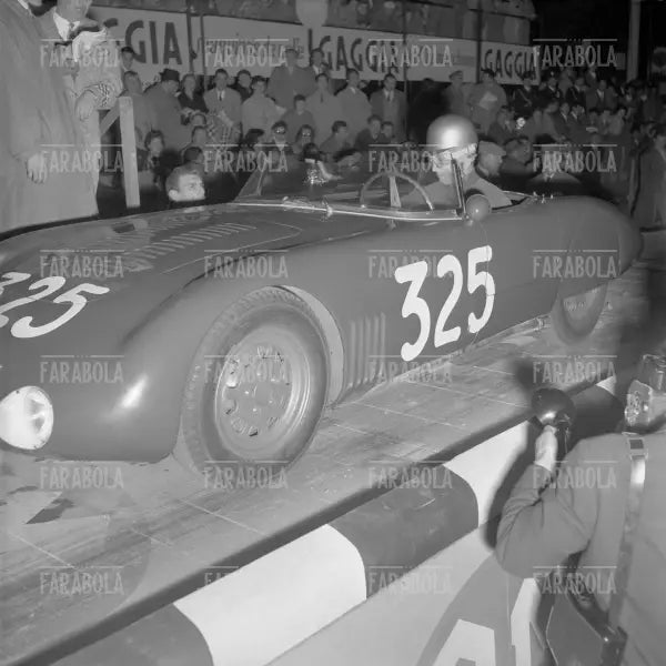 Giulio Cabianca su Osca S 950, Mille Miglia, 1957 - Farabola Immagine digitale