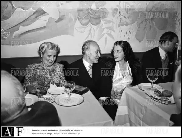 Giuseppe De Robertis, Giuseppe Ungaretti e Maria Luisa Spaziani, Gran Premio Saint - Vincent per la Letteratura, 1949 - Farabola Immagine digitale