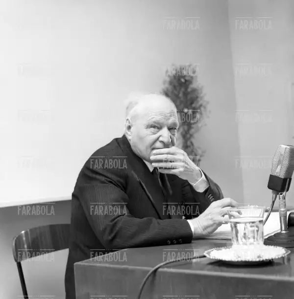 Giuseppe Ungaretti a una conferenza, 1967 - Farabola Immagine digitale