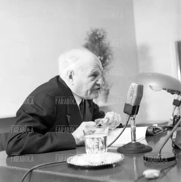 Giuseppe Ungaretti a una conferenza, 1967 - Farabola Immagine digitale