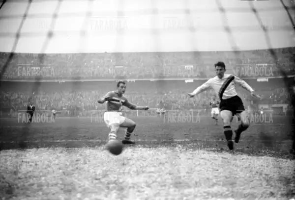 Gol di Eddie Firmani, Inter vs Sampdoria, 1958 - Farabola Immagine digitale