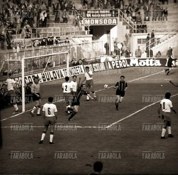 Gol di Sandro Mazzola, Inter vs Catania, 1965 - Farabola Immagine digitale