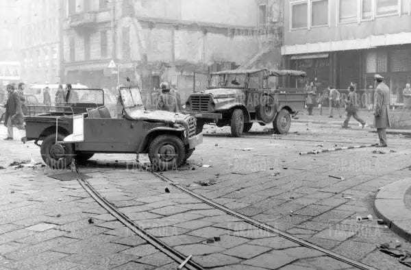 Guerriglia a Milano, 1972 - Farabola Immagine digitale