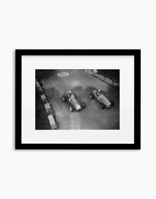 Il duello tra Ascari e Manzon, Gp di Monza 1951 — stampa fine art con cornice nera