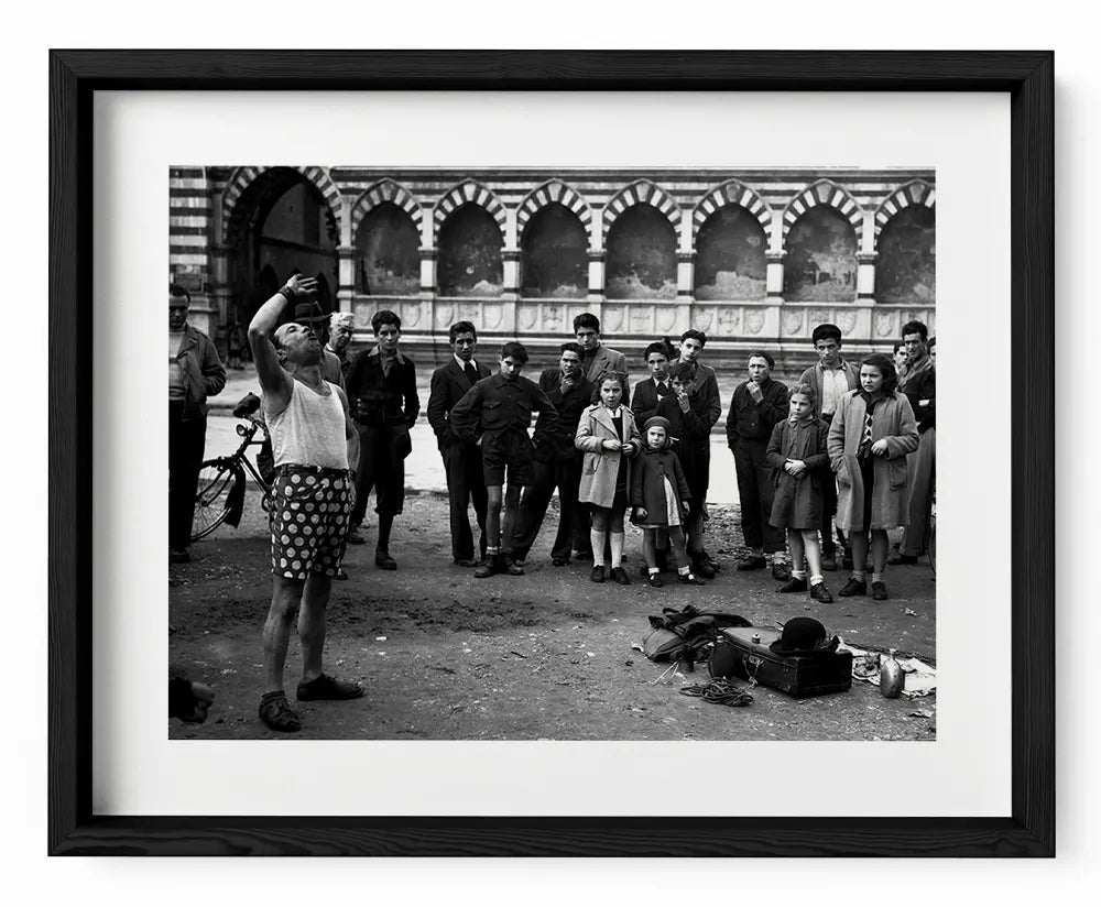 Il mangiatore di spade, Firenze 1946 - Farabola Fotografia