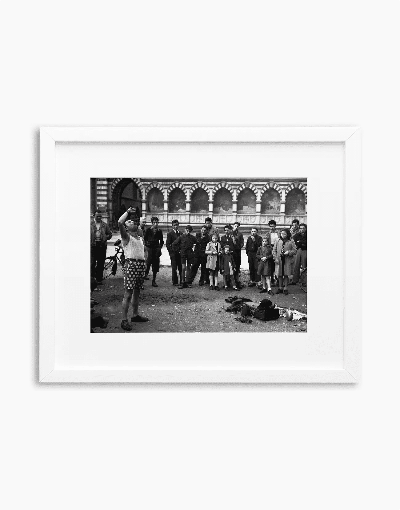 Il mangiatore di spade, Firenze 1946 - Farabola WhiteWall App Product