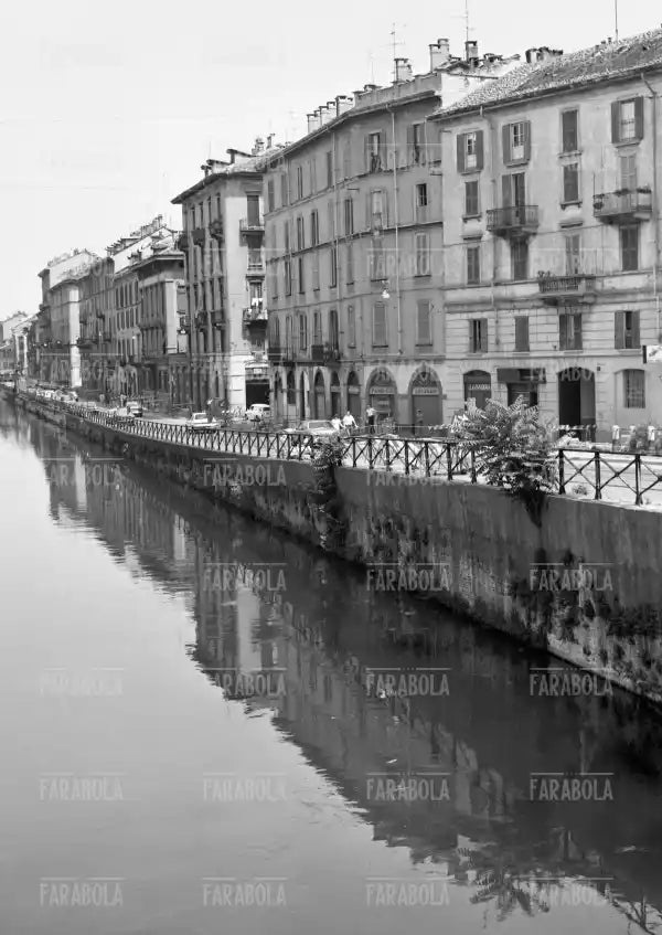 Il Naviglio Grande a Ripa di Porta Ticinese, Milano, 1979 - Farabola Immagine digitale