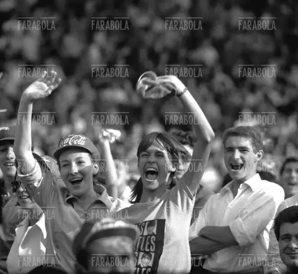 Il pubblico, Concerto dei Beatles, Velodromo Vigorelli, Milano, 1965 - Farabola Immagine digitale