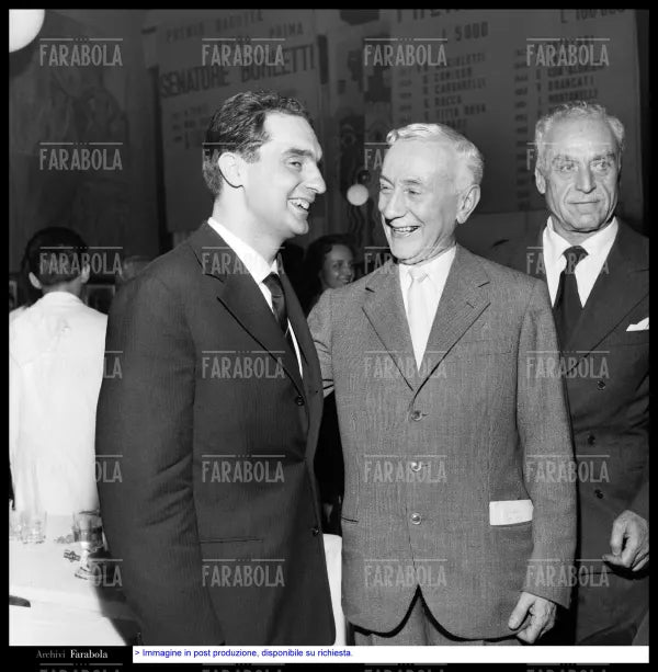 Italo Calvino e Vincenzo Agnesi, Premio Bagutta, 1959 - Farabola Immagine digitale