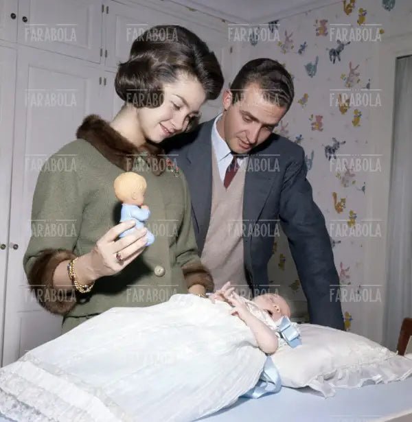 Juan Carlos di Borbone con la moglie Sofia e la figila Elena, Madrid, 1964 - Farabola Immagine digitale